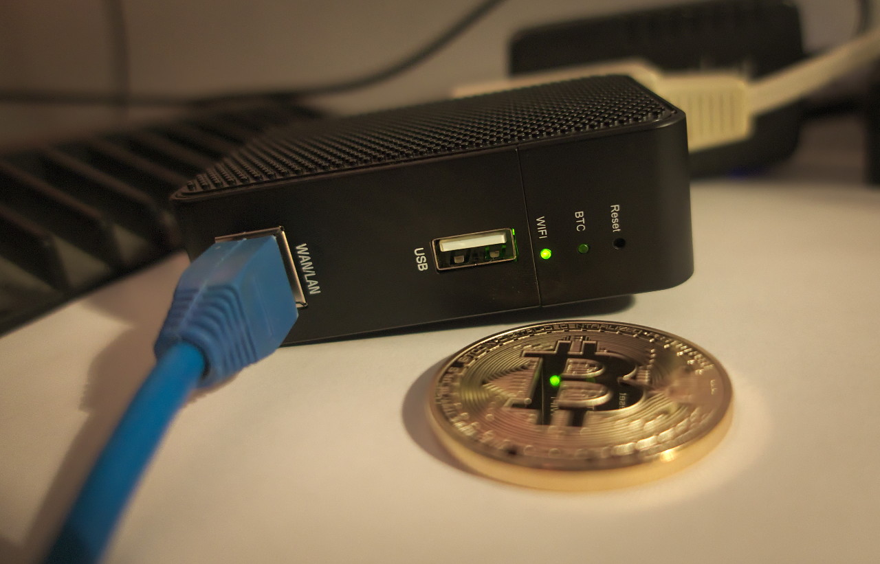 AntRouter : mining bitcoins on another pool